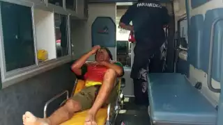 Los paramédicos trasladaron al lesionado de urgencia al hospital del IMSS, pero murió cuando era atendido quirúrgicamente