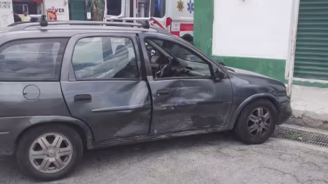 Un conductor atropelló a dos personas que transitaban en motocicleta en el centro de Mérida
