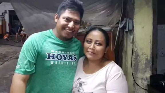 Una pareja unida que se esfuerza por cumplir sus sueños Una pareja unida que se esfuerza por cumplir sus sueños