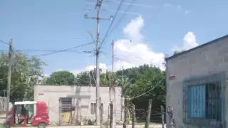 Vecinos de Emiliano Zapata en Sabancuy exigen a CFE atender apagones constantes