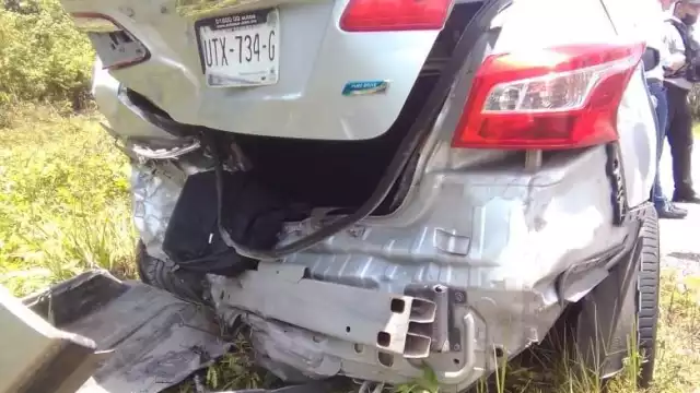 Del impacto, el segundo vehículo quedó destrozado completamente la parte posterior