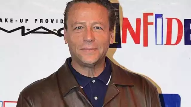 Alfredo Adame es sorprendido besando a ex participante de Enamorándonos