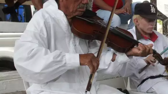 20 abuelitos de la comunidad de Tihosuco  necesitan una Casa del Anciano