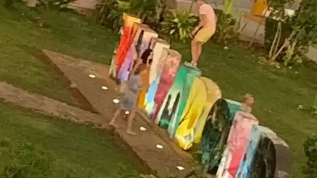 Desde hace varios años se tiene prohibido subir a las letras turísticas de Valladolid