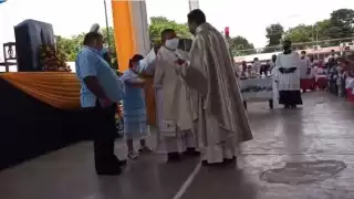 La ceremonia se celebró en la cancha de usos múltiples de Ukum, Hopelchén en medio de veintenas de sacerdotes