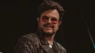 Aleks Syntek se enoja en concierto del Grito de Independencia