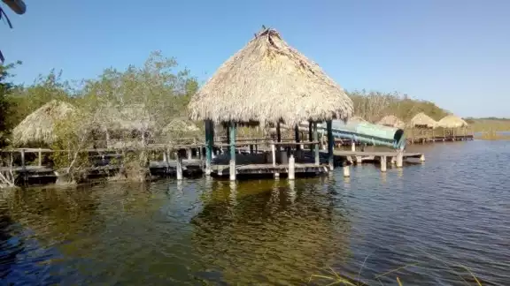 El comisario de Dizuché, en José María Morelos, indicó que sólo la palapa principal del balneario Chichankanaab es la única en buen estado