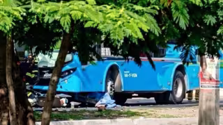 Motociclista muere en choque con autobús Va y Ven en Mérida