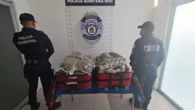 Las autoridades dieron a conocer que aseguraron 47 paquetes con enervantes en dos maletas,