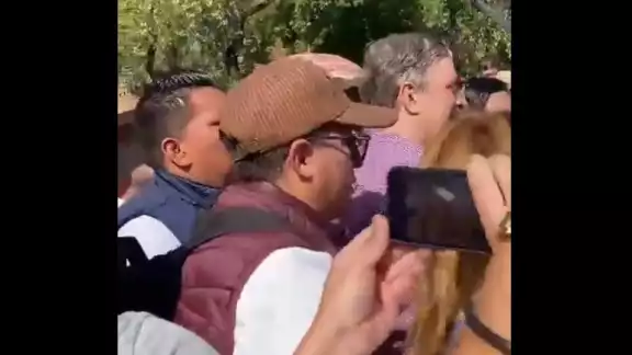 El canciller mexicano Marcelo Ebrard fue golpeado en el rostro El canciller mexicano Marcelo Ebrard fue golpeado en el rostro
