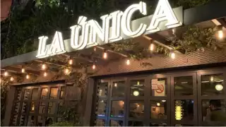 La víctima fue llevada a un hospital cercano, mientras que el agresor escapó a bordo de una motocicleta