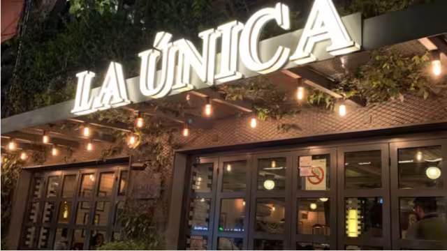 La víctima fue llevada a un hospital cercano, mientras que el agresor escapó a bordo de una motocicleta