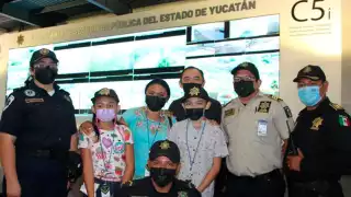 Víctor Alberto Alcocer y Nayeli Canto, padres del menor, asistieron al nuevo edificio C5i para agradecer a los oficiales