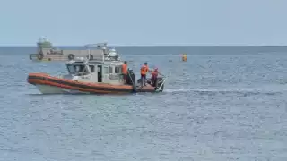 Los navales iniciaron la búsqueda a la par con otras embarcaciones particulares