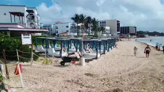 Beryl ayuda a recuperar Playa Mamitas en Playa del Carmen 