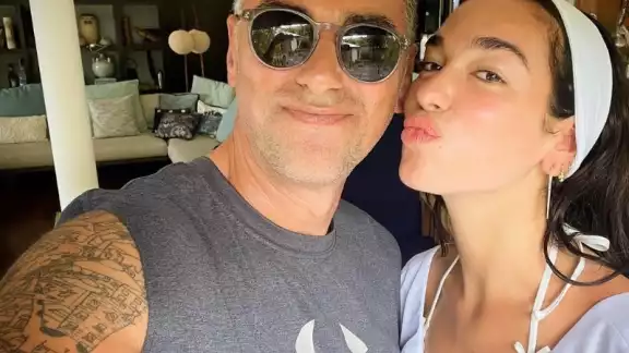 El padre de Dua Lipa comparte fotos con su hija, pero también con otros artistas El padre de Dua Lipa comparte fotos con su hija, pero también con otros artistas