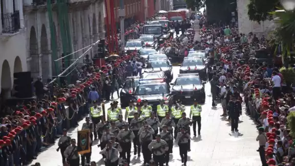 El desfile del 16 de septiembre se realiza en la Plaza Grande de Mérida