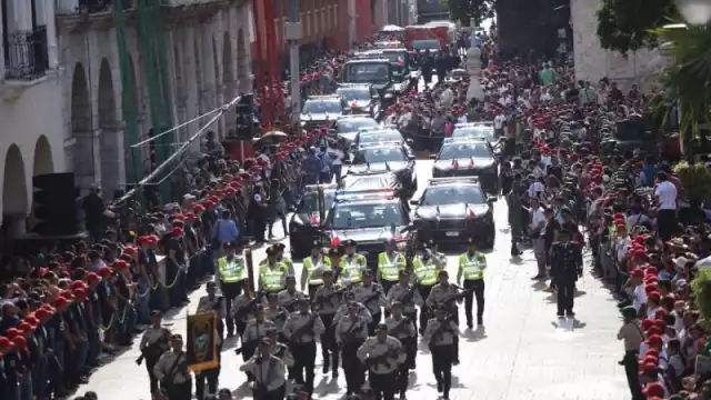 El desfile del 16 de septiembre se realiza en la Plaza Grande de Mérida