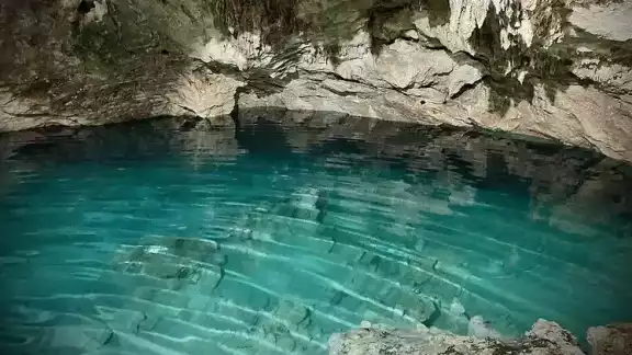 El cenote se encuentra en el patio de un predio en Sotuta El cenote se encuentra en el patio de un predio en Sotuta