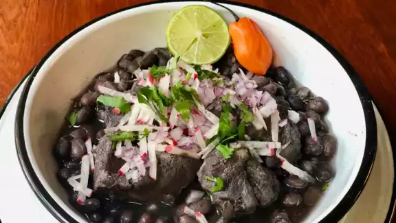El frijol con puerco se come los lunes en Yucatán.