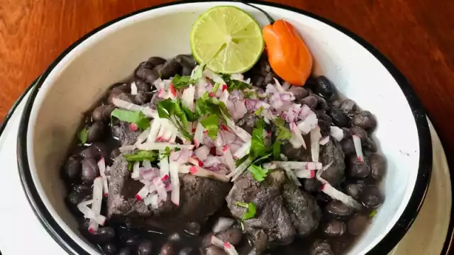 El frijol con puerco se come los lunes en Yucatán.