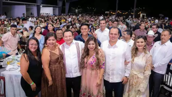Reitera Gobernador de Yucatán diálogo permanente con maestros
