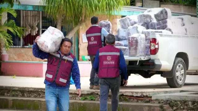 Entregan más de 10 mil chamarras escolares a estudiantes de 17 municipios de Yucatán