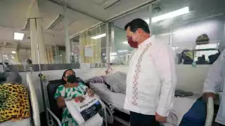 “Vamos por el Renacimiento de la salud": Joaquín Díaz Mena entrega sillas cama para familiares de pacientes del hospital O'Horán de Mérida