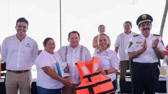 El gobernador Joaquín Díaz Mena respalda a pescadoras y pescadores de Progreso El gobernador Joaquín Díaz Mena respalda a pescadoras y pescadores de Progreso