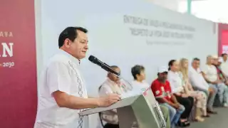 Joaquín Díaz Mena encabeza la entrega de apoyos del programa “Respeto la Veda 2025" en Telchac Puerto