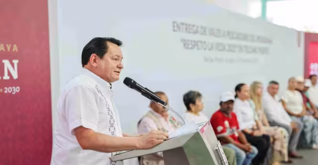 El Gobierno de Yucatán entregó vales a 479 pescadores, con una inversión de 1.9 millones de pesos en este municipio.