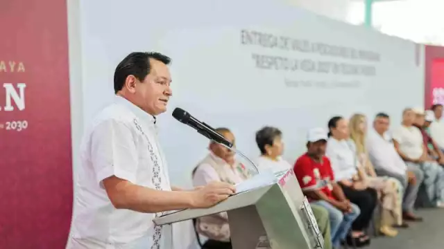 El Gobierno de Yucatán entregó vales a 479 pescadores, con una inversión de 1.9 millones de pesos en este municipio.