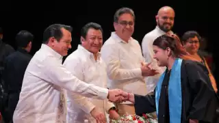 “Son la generación que consolidará este proyecto de transformación”: Joaquín Díaz Mena felicita a estudiantes del Cbtis 120 por su graduación