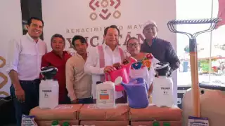 Joaquín Díaz Mena entrega apoyos del programa Producción de Huertos de Traspatio en Mérida