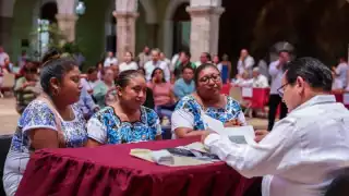 Joaquín Díaz Mena encabeza la sexta jornada de Audiencias con el Pueblo en el Palacio de Gobierno