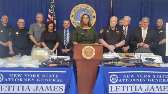 La fiscalía de Nueva York anunció la detención de 48 presuntos integrantes de una red de narcotráfic La fiscalía de Nueva York anunció la detención de 48 presuntos integrantes de una red de narcotráfic
