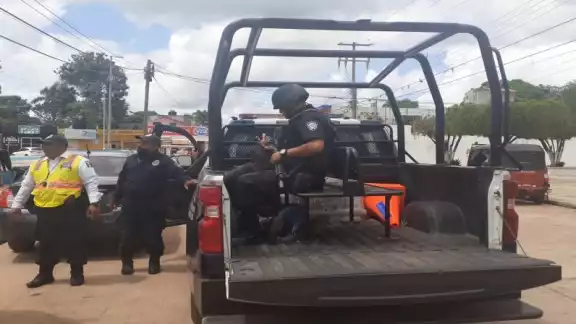 El detenido fue llevado a la cárcel mientras su esposa fue llevada ante un juez en José María Morelos para interponer su denuncia El detenido fue llevado a la cárcel mientras su esposa fue llevada ante un juez en José María Morelos para interponer su denuncia