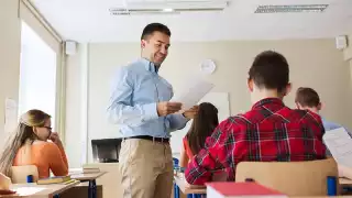 Entregar la tarea a tiempo podría ser un buen regalo para el maestro, sobre todo, si nunca lo haces