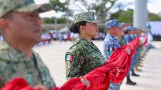 Yucatán honra la Bandera y agradece a las Fuerzas Armadas por su labor permanente