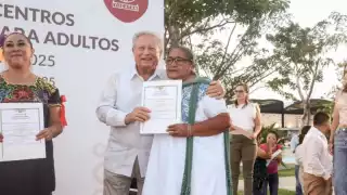 Un total de 650 personas adultas de Mérida y otros 18 municipios recibieron su certificado de Primaria o Secundaria