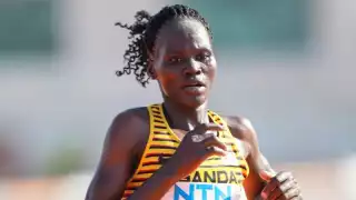 La atleta fue violentada enfrente de sus hijos