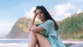 Aislinn Derbez pasa tiempo con su hermana Michelle Aguilera, hija de su madre Gabriela Michel, en la playa y presumen sus atrevidos bañadores
