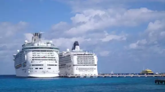 Los cruceros son una fuente de ingresos para Mahahual Los cruceros son una fuente de ingresos para Mahahual