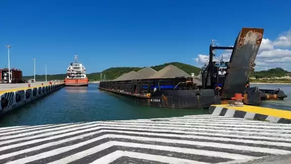 Embarcación con siete mil 356 toneladas de balastro Embarcación con siete mil 356 toneladas de balastro