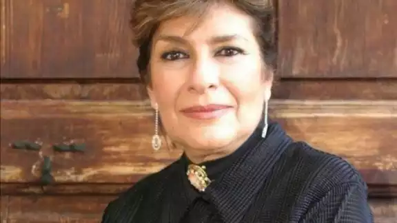 Fue hospitalizada por COVID--19 Fue hospitalizada por COVID--19
