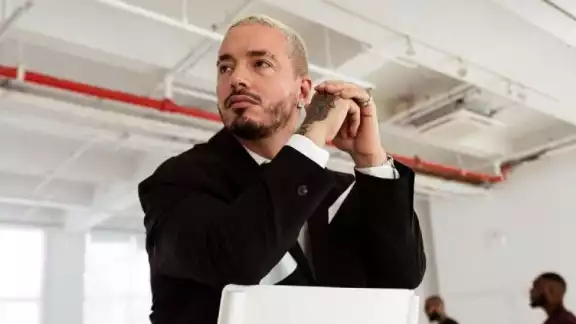 El video ya contaba con más de 400 mil reproducciones al momento de ser eliminado y generó gran polémica debido a su controversial contenido