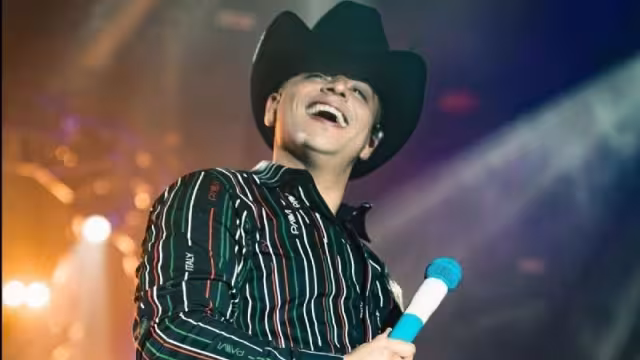 Eduin Caz ha modelado la ropa de su marca, PAVIItaly, en sus conciertos, lo que ha provocado que muchos de sus fans quieran imitar su estilo.