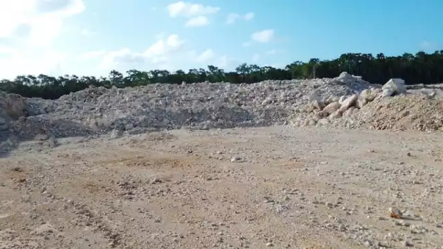 Tricoblocks opera en Playa del Carmen desde 2006, cuyos permisos se dieron bajo la Presidencia Municipal de Carlos Joaquín