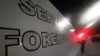 Paramédicos llegaron a la escena, dándose cuenta que el motociclista tenía dos impactos de bala