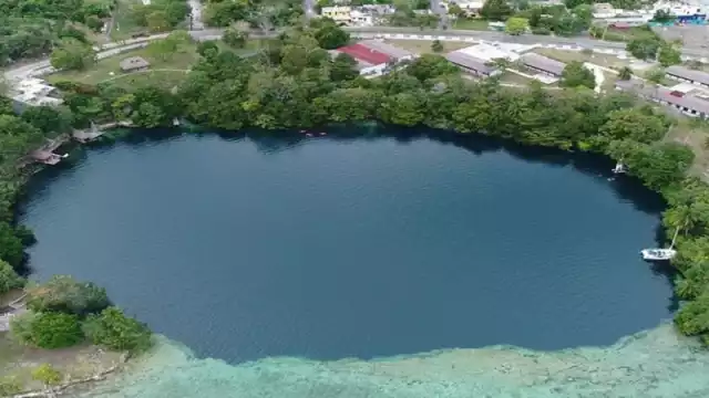 También se le conoce como Cenote Negro, debido al característico color oscuro de su apariencia